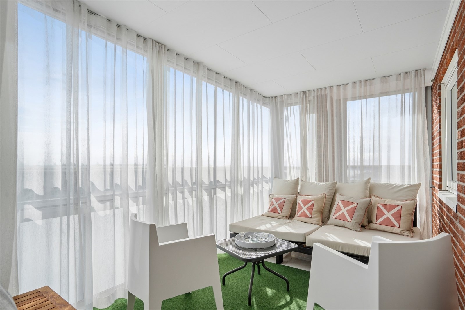 Balkongen blir som et ekstra bruksrom store deler av året. Galleribilde