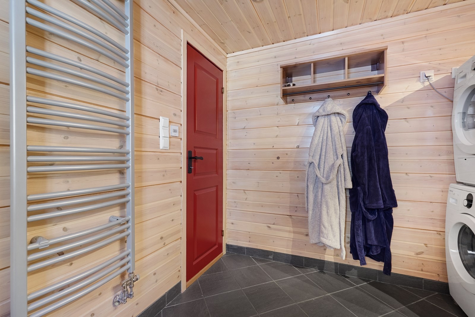 Vaskemaskin og tørketrommel medfølger. Galleribilde