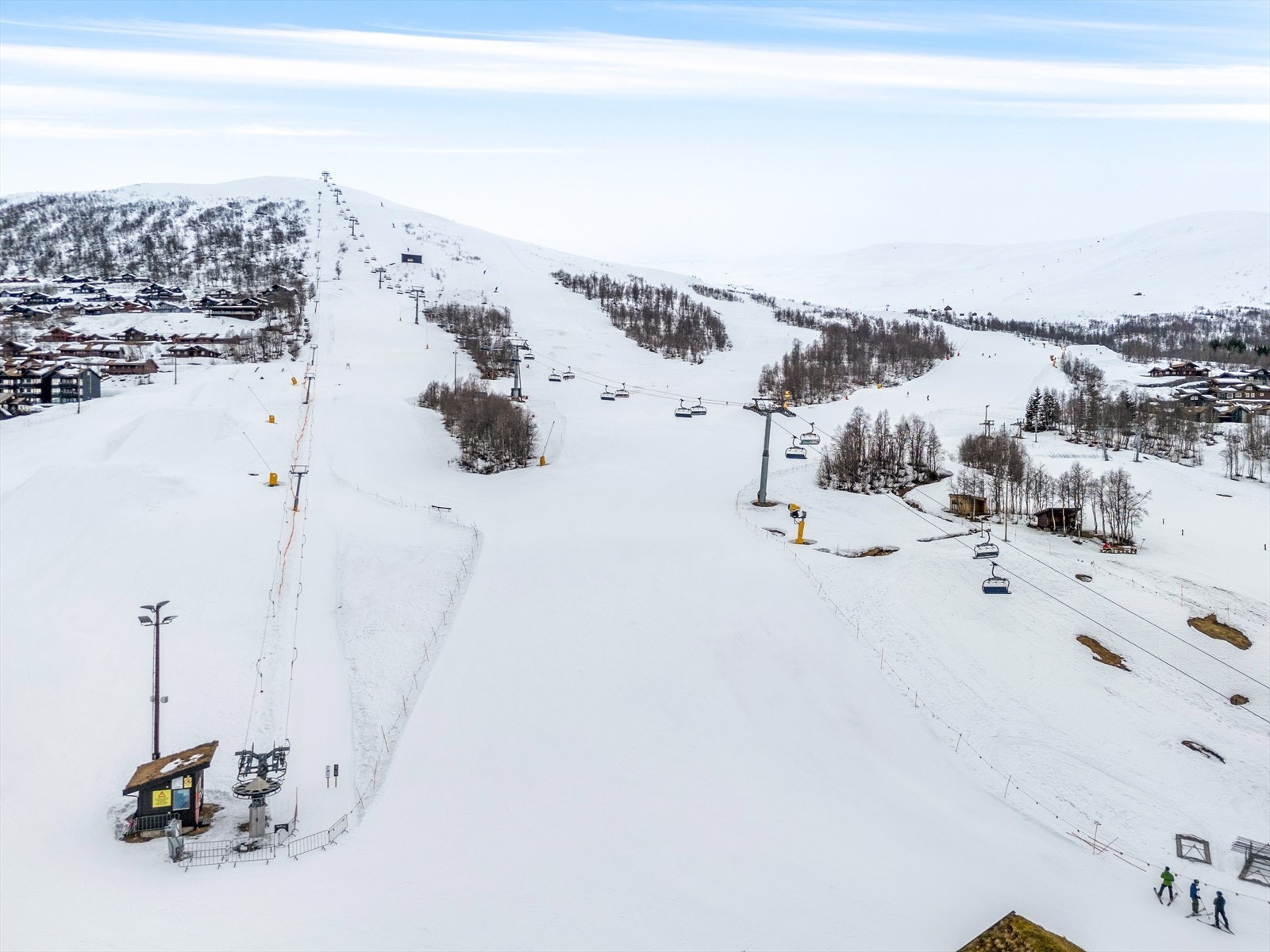 Myrkdalen skisenter har totalt 9 skiheiser og 22 løyper. Galleribilde