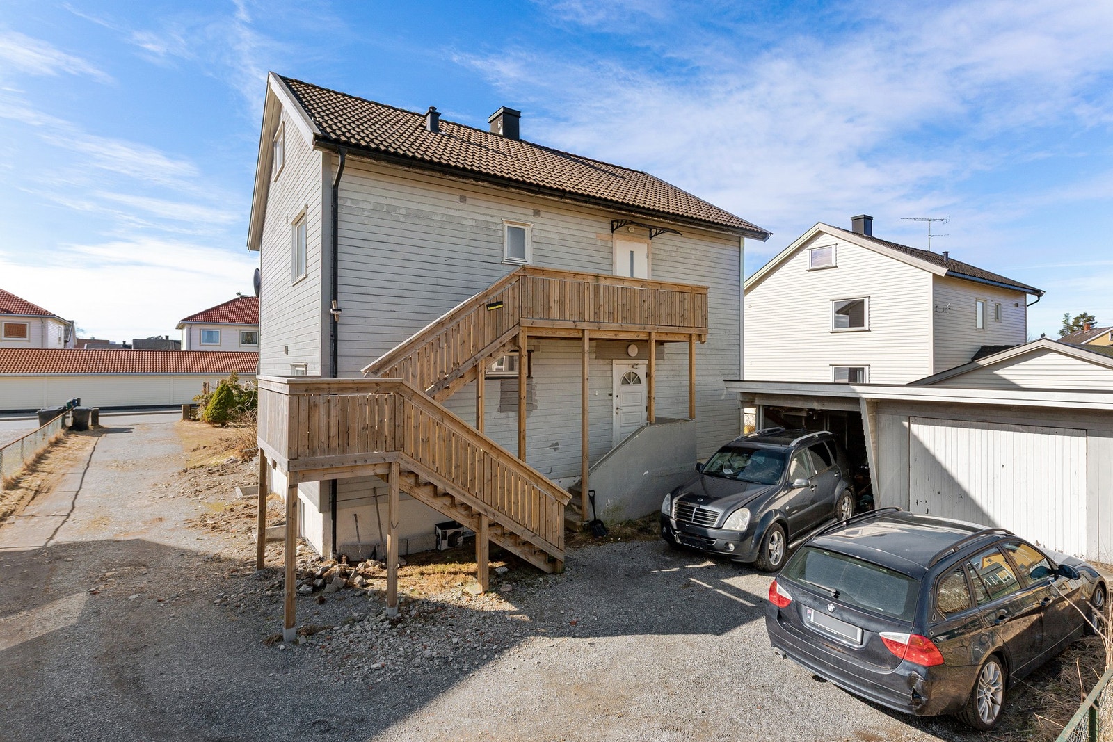 Romslig tomannsbolig beliggende på Låby. Galleribilde