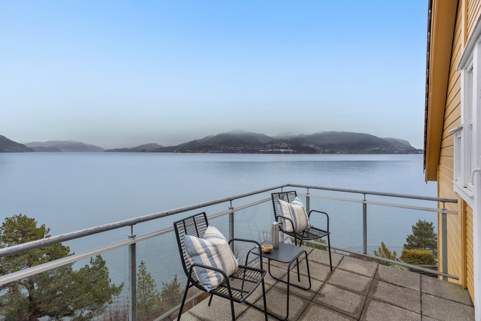 Fra altanene har man en flott og åpen utsikt. Galleribilde