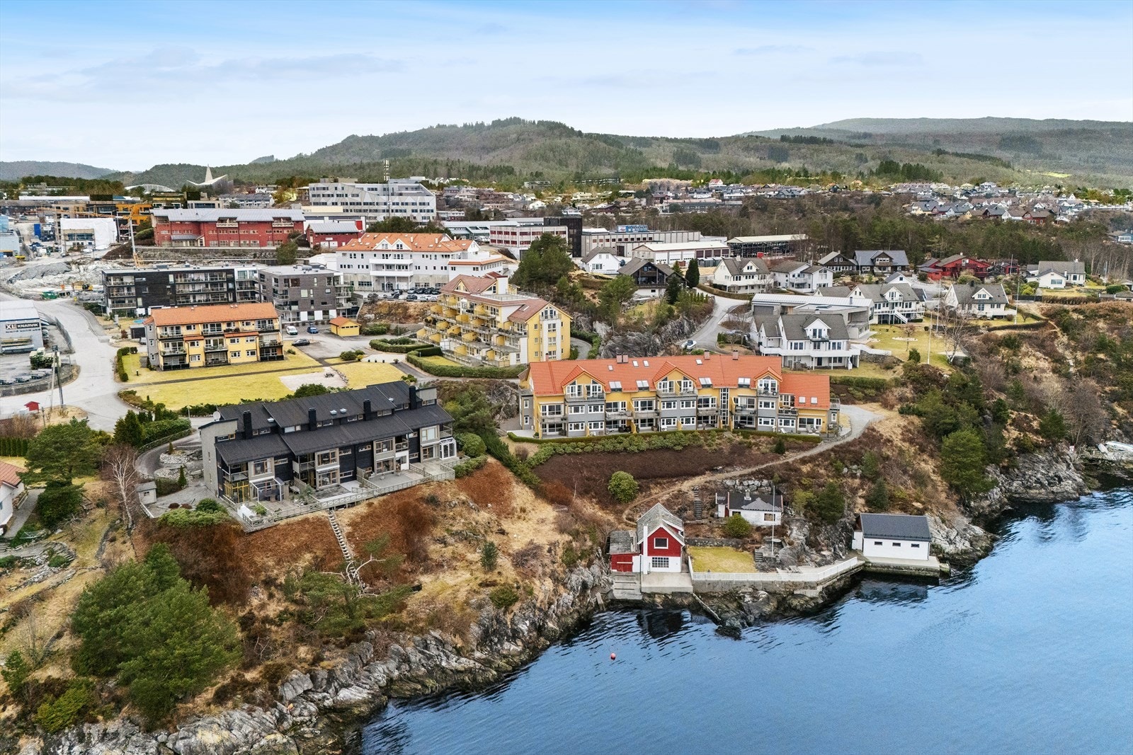 Hverdagslogistikken er enkel med Kiwi og Rema 1000 innen 10 minutters gange. Galleribilde