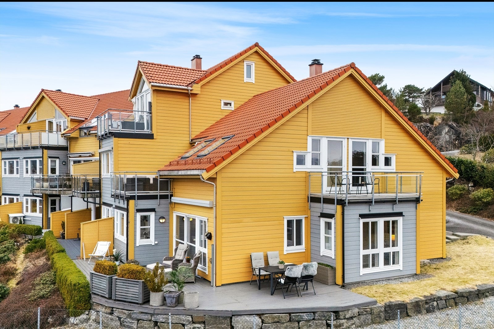 Endeleilighet over 2 plan med 3 store terrasser. Galleribilde