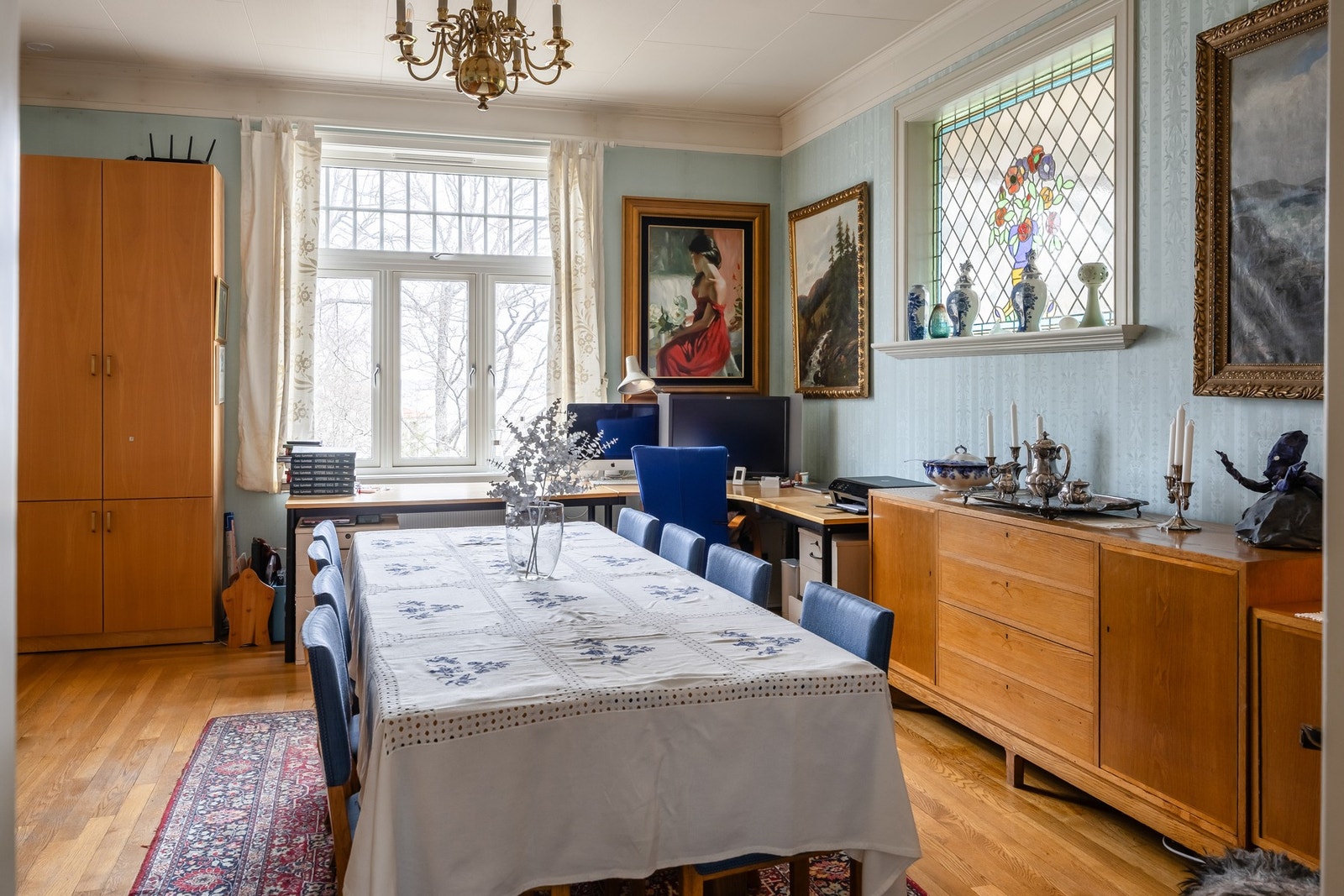 Åpen og innbydende spisestue på ca. 23,6 m². Galleribilde