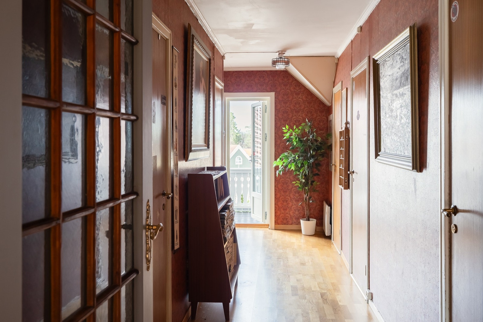 Uinnredet kaldloft med adkomst fra takluke i gang 2.etasje. Galleribilde