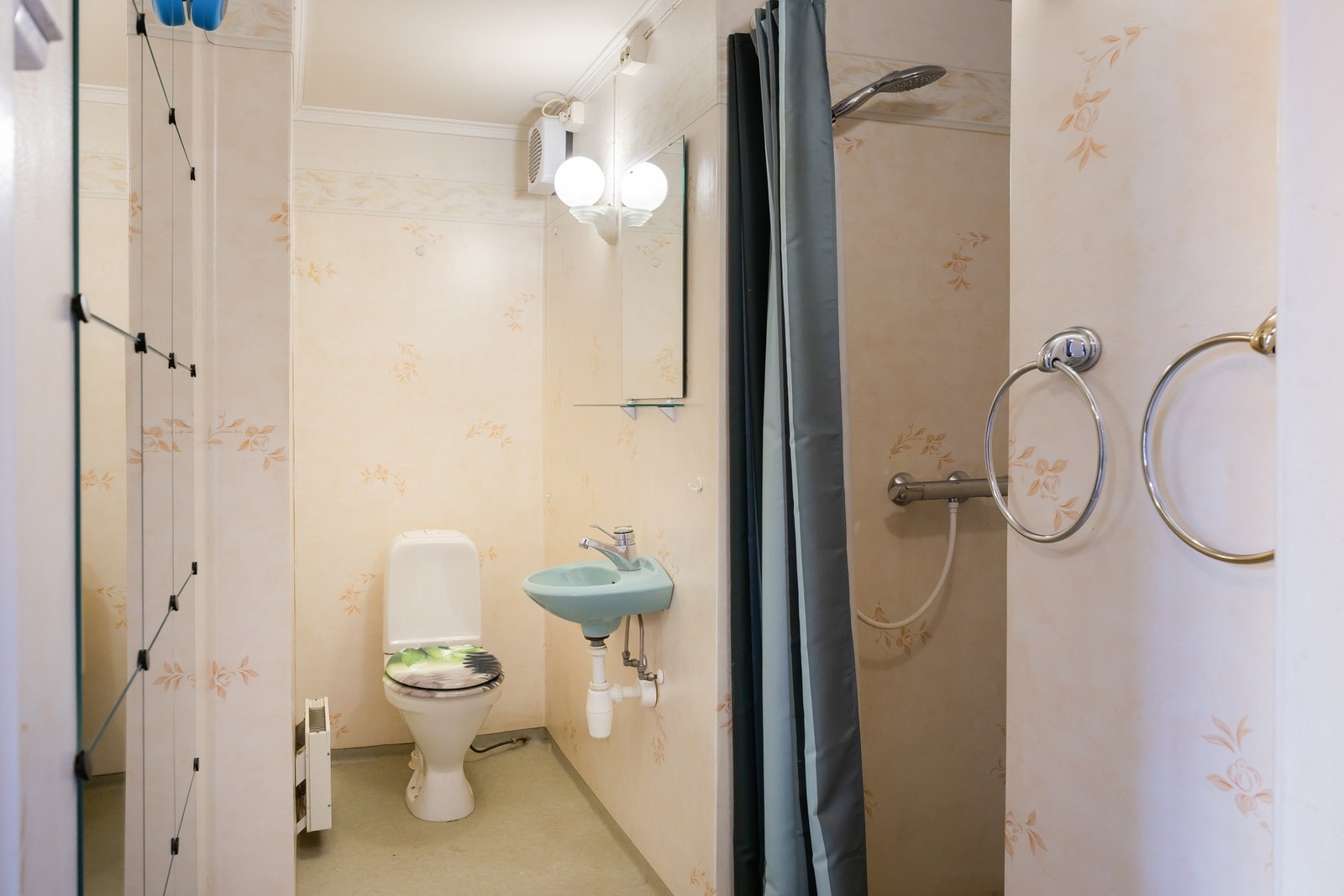 Bad 2 på 3,7m² i 2.etasje. Galleribilde