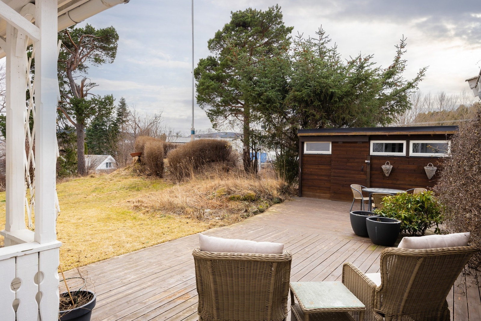 På eiendommen står en frittstående hagebod på 13m². Galleribilde