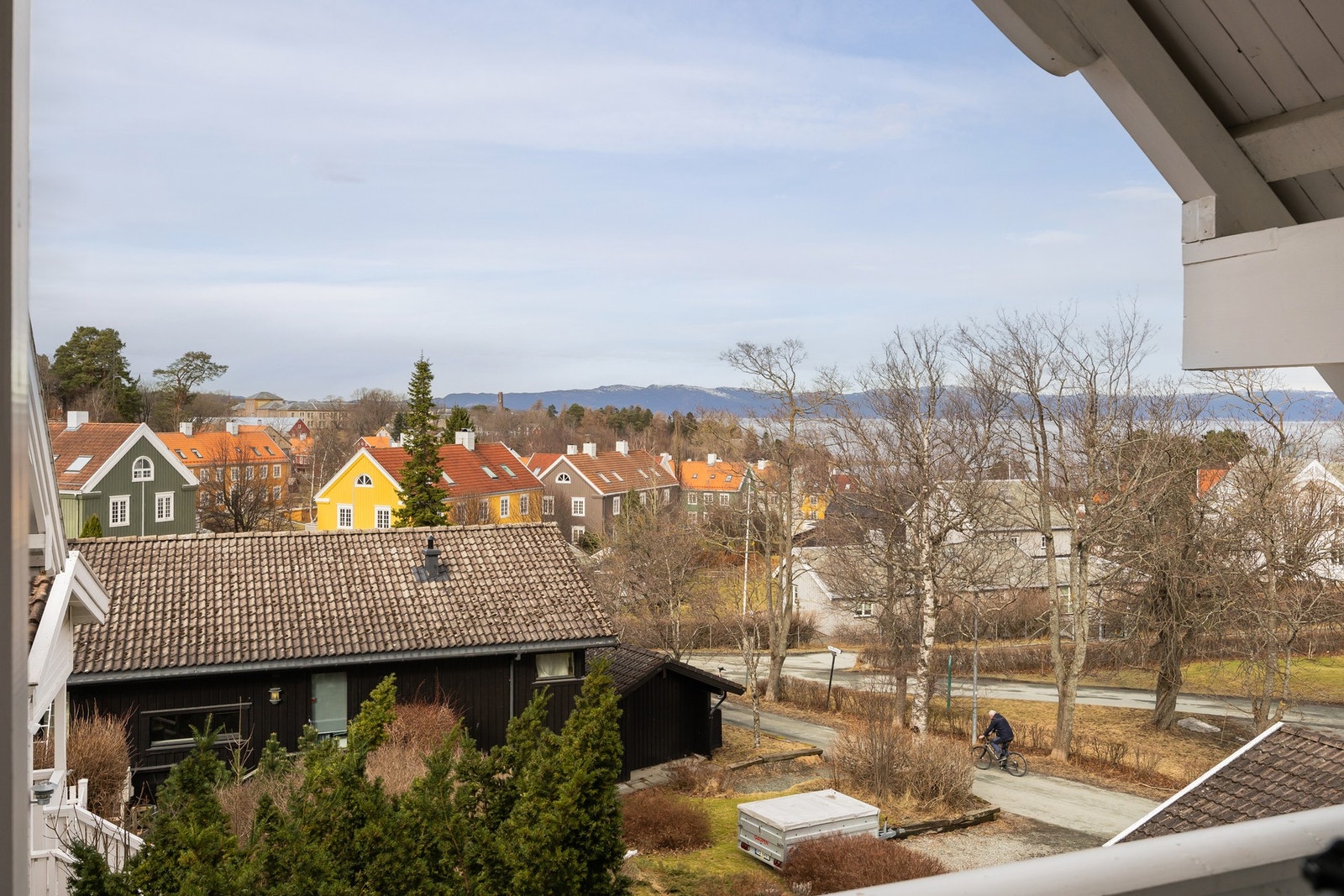 Utsikt fra veranda i 2.etasje. Galleribilde