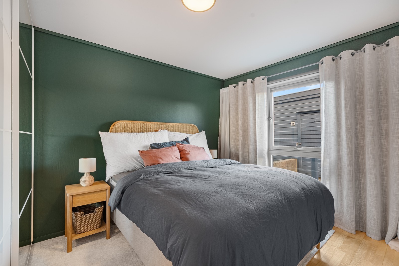 Hovedsoverom i en herlig grønntrone med god garderobeplass. Galleribilde