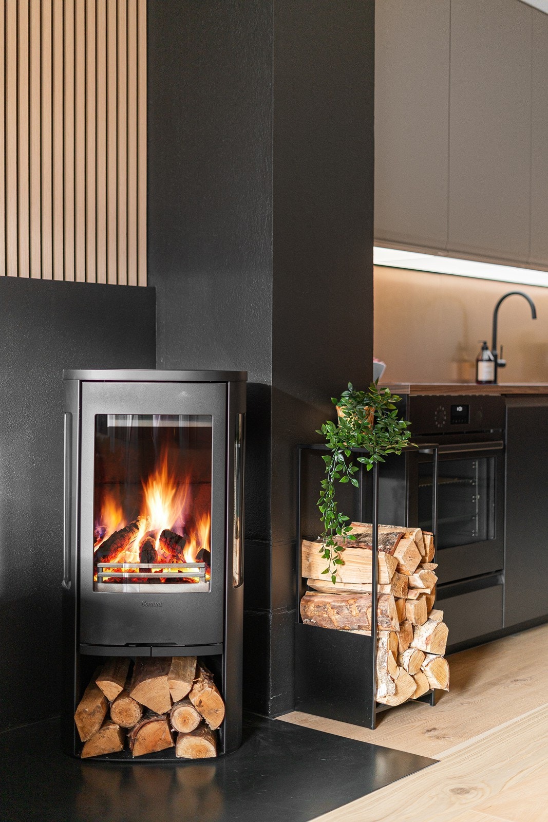 Her kan du nyte synet av flammene fra store deler av rommet. Galleribilde