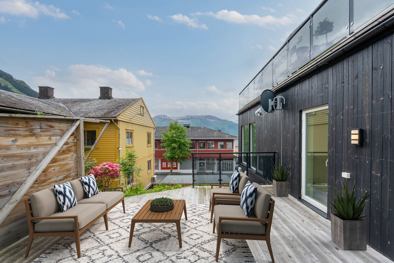 Terrasse med gode solforhold (Digital møblering) Galleribilde
