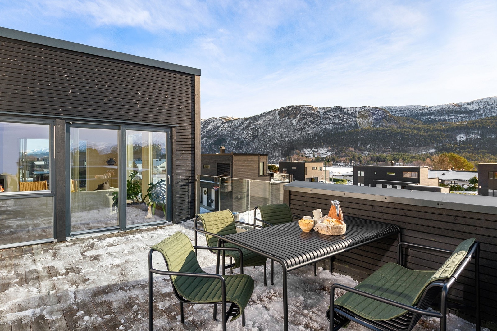 Her kommer en opp i høyden og har lite innsyn men flott utsikt Galleribilde