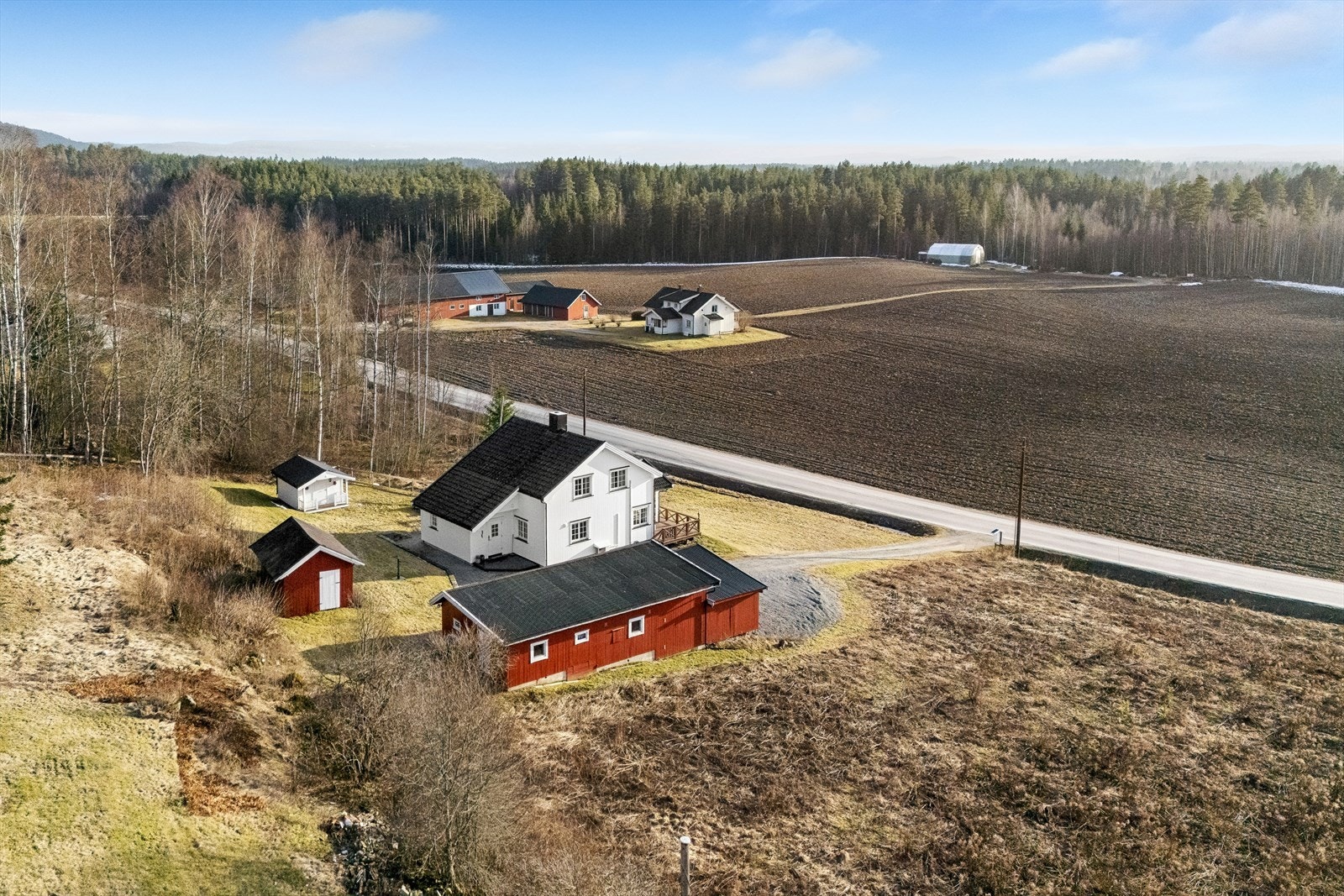 Flott beliggenhet med gode solforhold og landlig utsikt Galleribilde