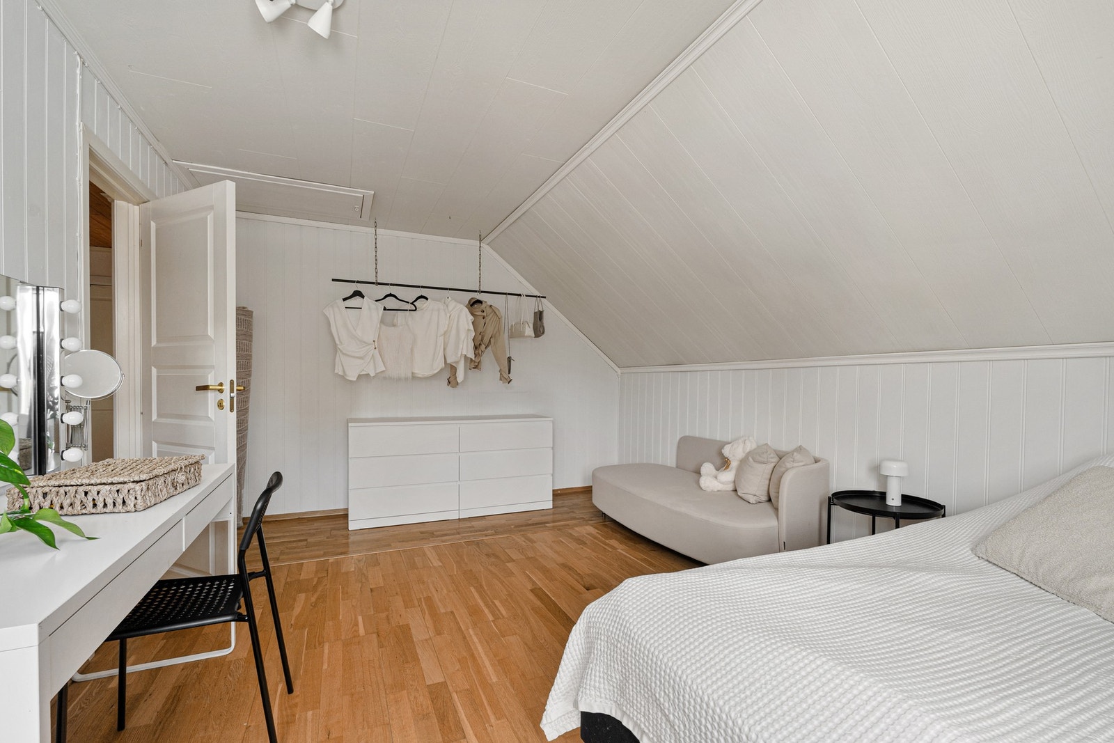 Gode muligheter for å innrede med ønsket soveromsmøblement og garderobeløsning. Galleribilde