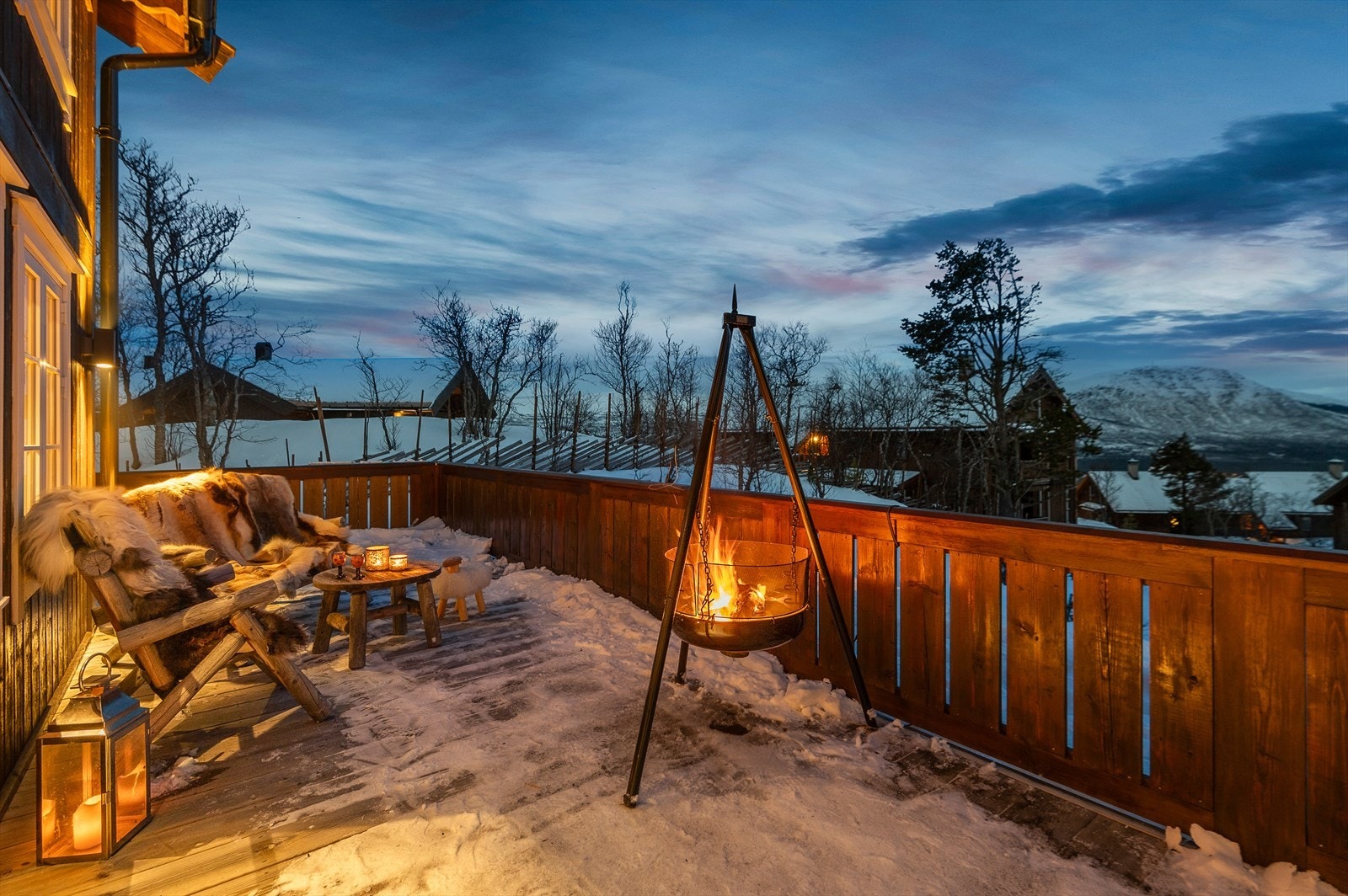 Beliggende høyt og fritt i terrenget med nydelig utsikt Galleribilde