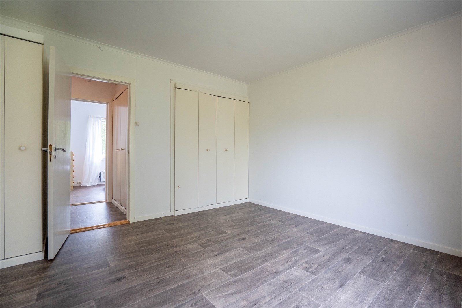 Soverom 2 med garderobe Galleribilde