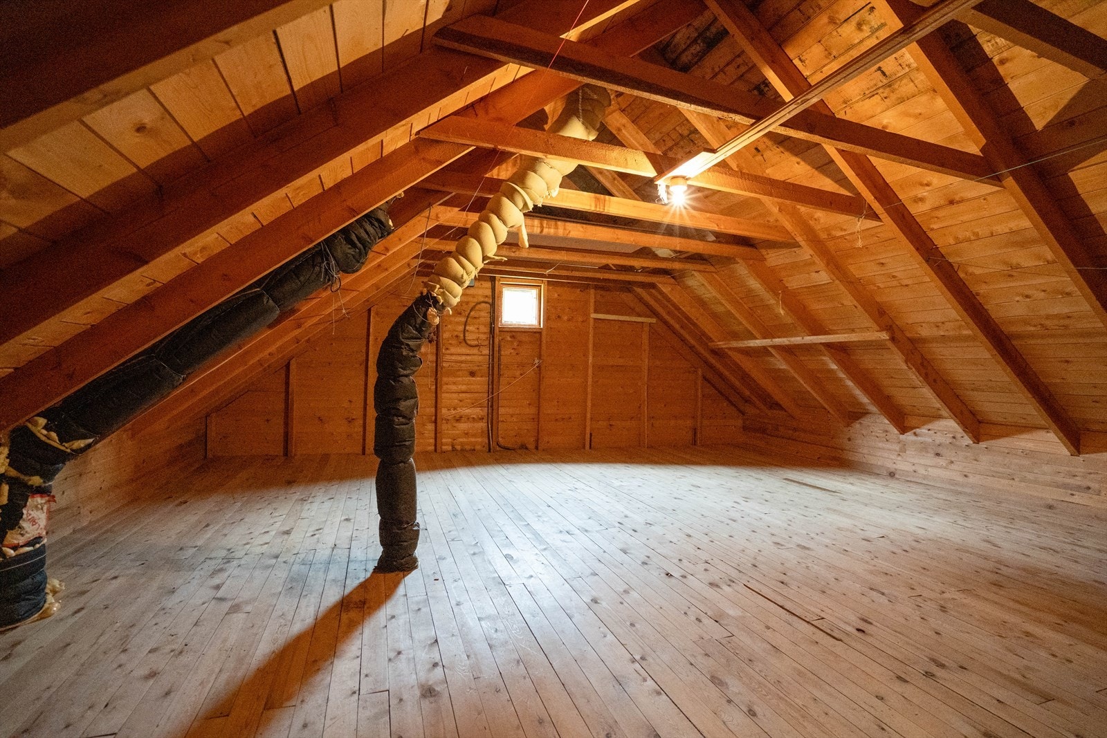 Loft uinnredet Galleribilde