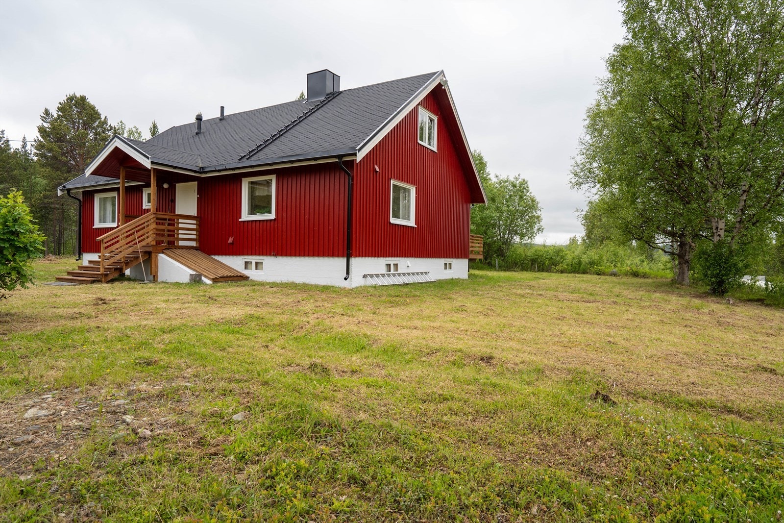 Fasade og hagen Galleribilde