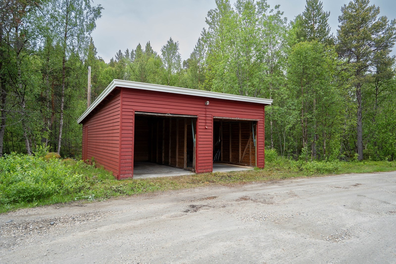 Dobbel garasje med bodrom Galleribilde
