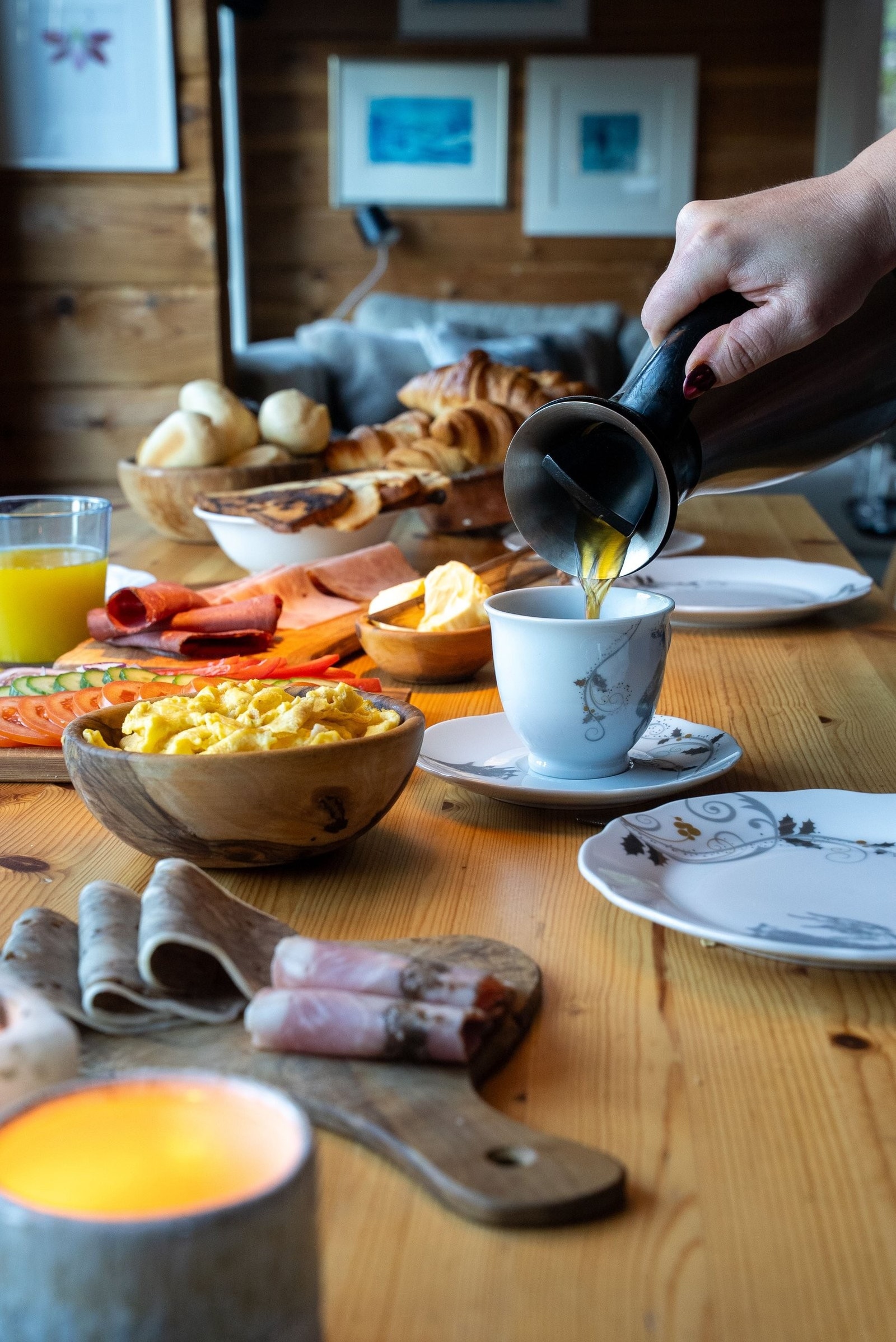 Hytta passer fint for den som liker sen helgefrokost.. Galleribilde