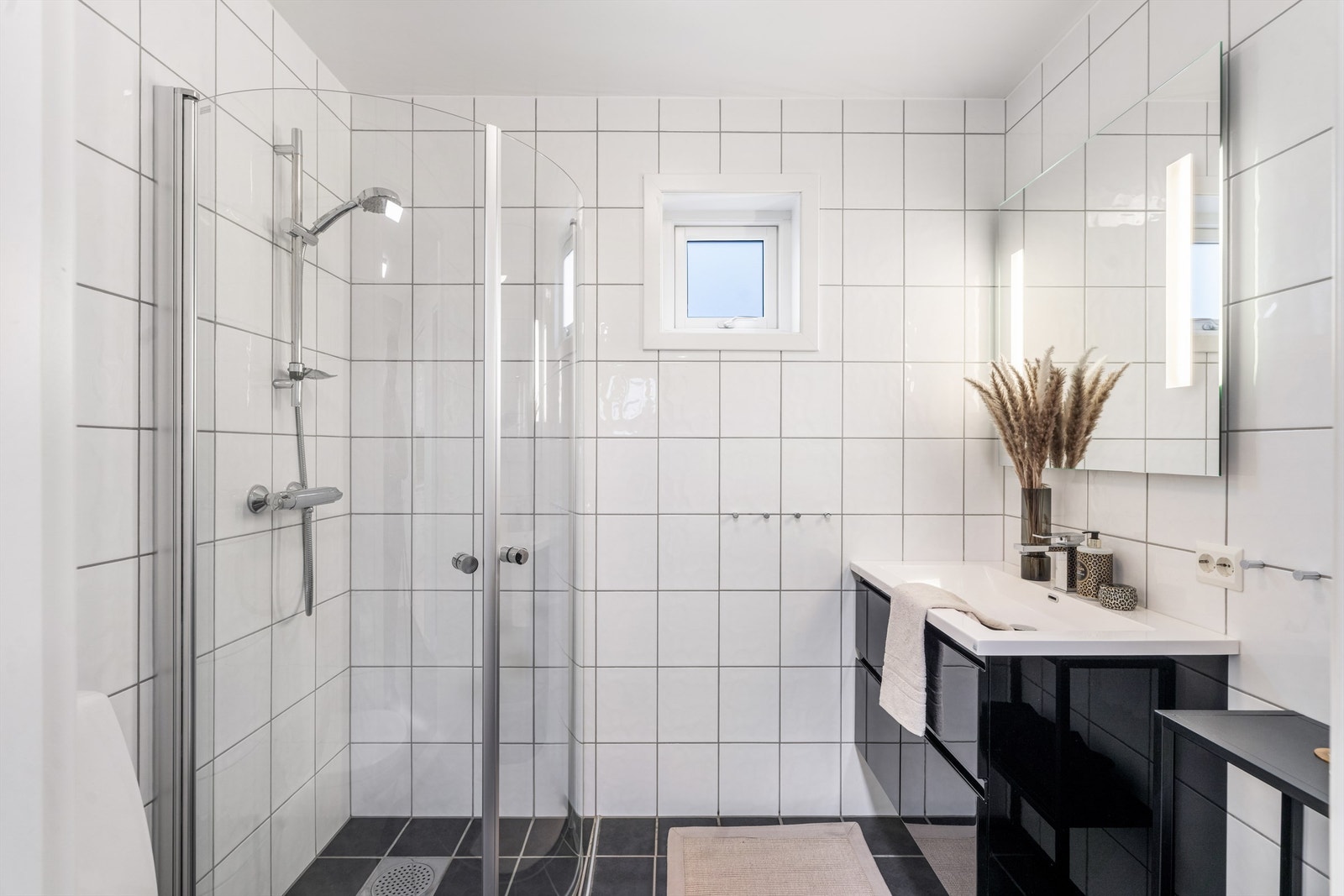 Bad med dusj i 1 etg. Galleribilde
