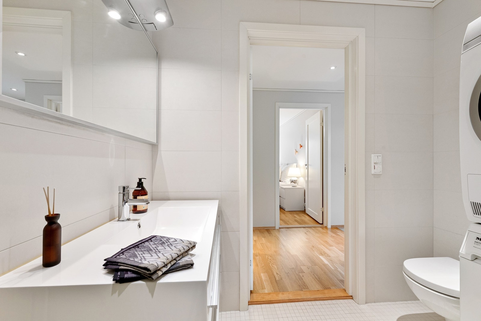 Fra bad i 1. etasje mot gang/hall Galleribilde