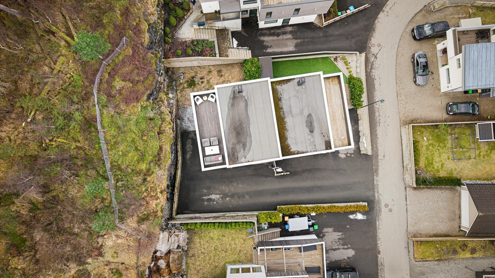 Dronebilde v tomten sett fra fugleperspektiv Galleribilde