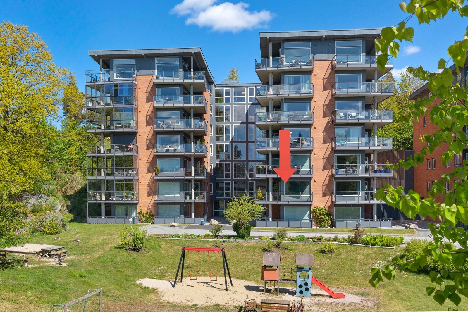 Eiendomsmegler Norge v/ Johan R. Elieson har gleden av å ønske velkommen til visning av Nikkelveien 5! Galleribilde