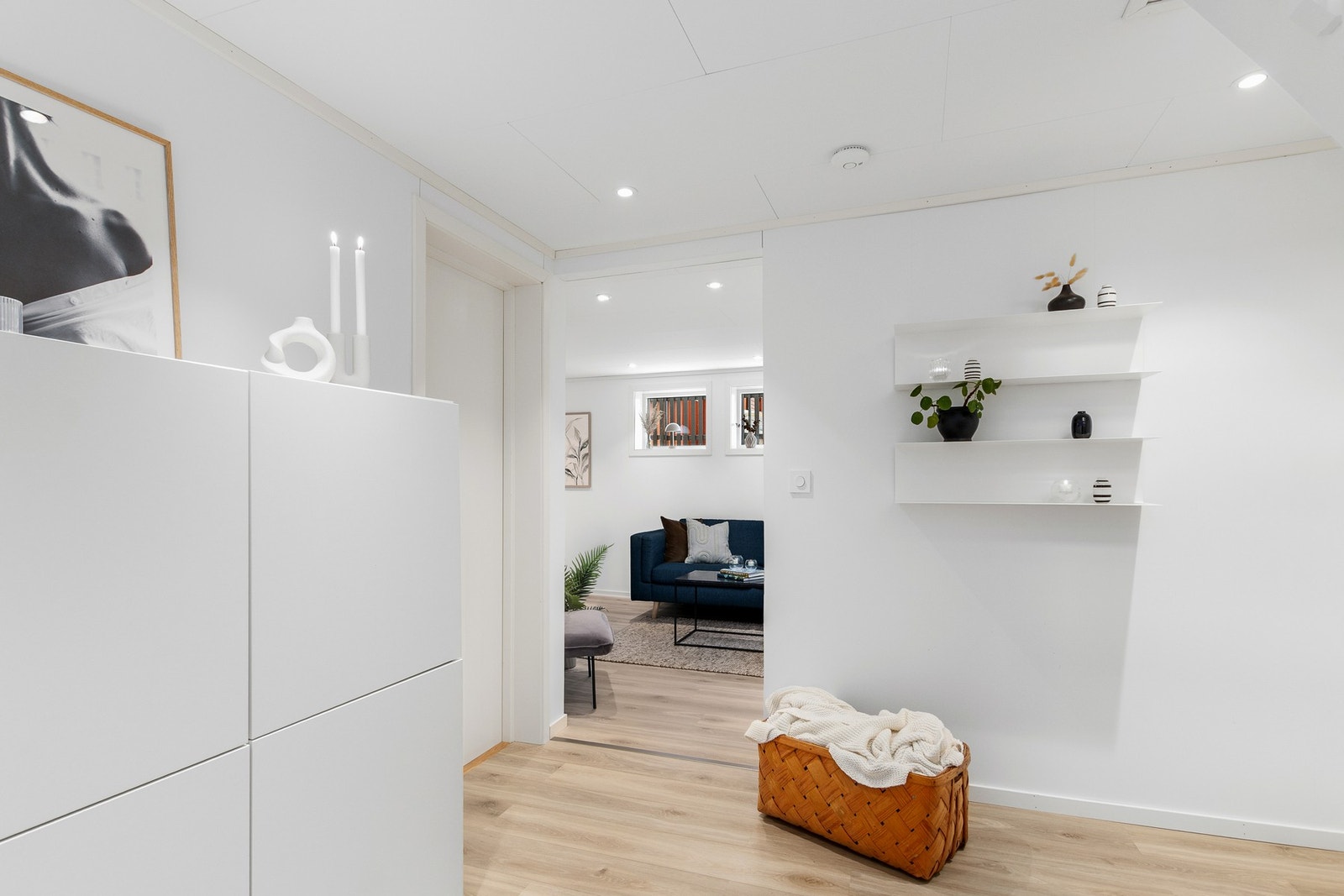 Bilde tatt mot stue. Galleribilde