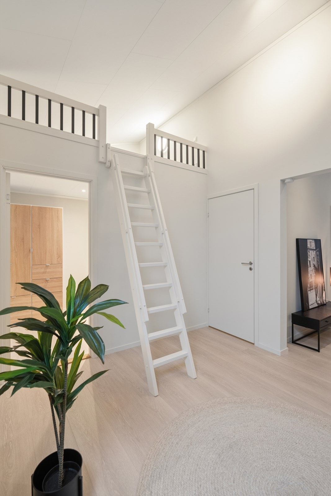 En smart hemsløsning gir ekstra, praktisk lagringsplass. Galleribilde