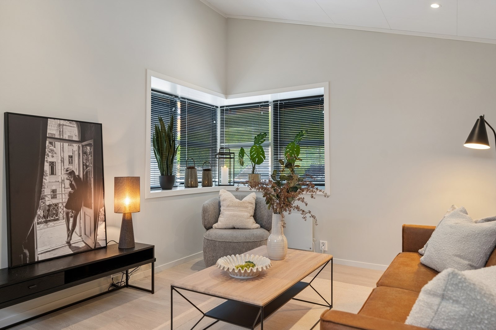 Vinduene i stuen er fra 2004 og 2006, og slipper inn godt med lys. Galleribilde