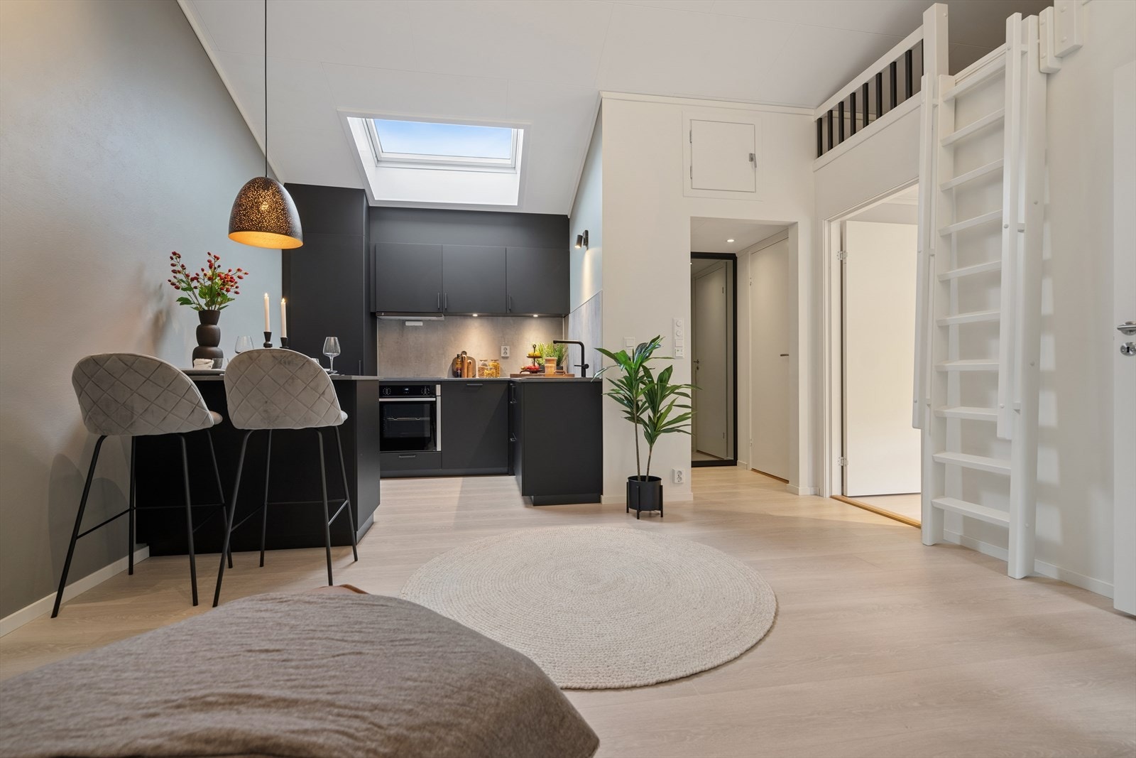 Boligen har nytt rør-i-rør-system fra 2021/22, med fordelerskap i gangen. Galleribilde