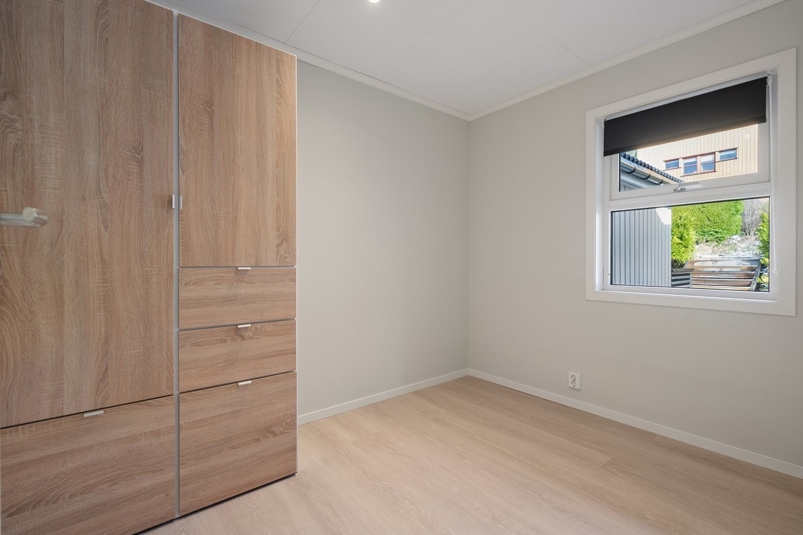 Alkoven er et eget, lukket rom som ble oppgradert med nye overflater i 2021/22. Galleribilde