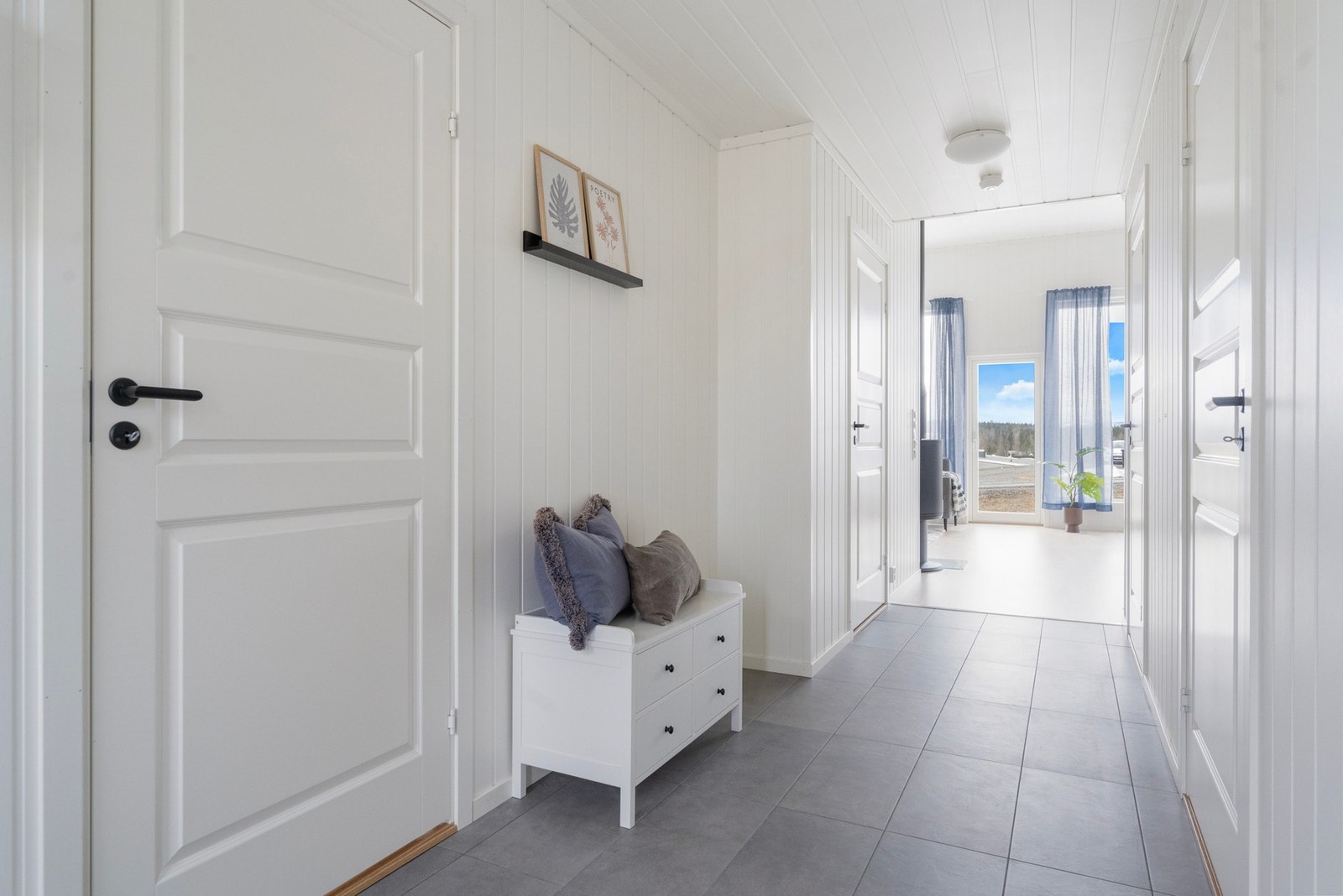 Begge soverommene ligger naturlig tilbaketrukket i gangen. Galleribilde