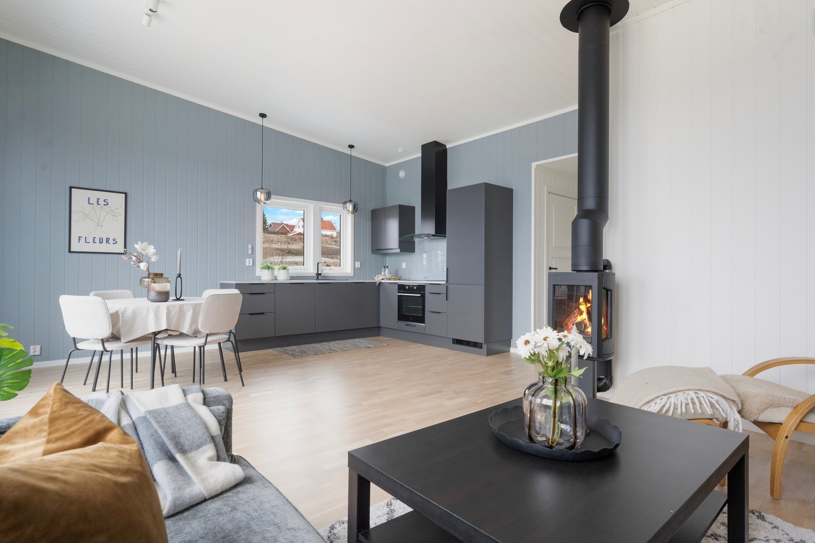 Moderne og lettstelt halvpart fra 2023 Galleribilde