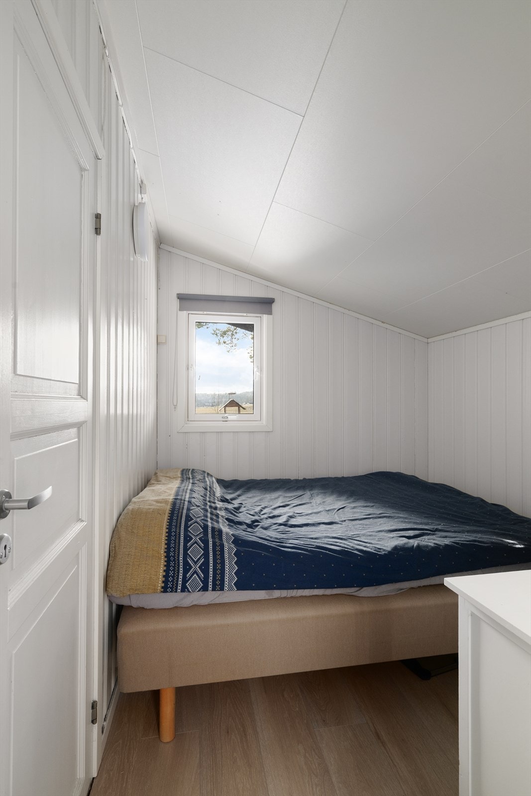 Anneks og utleiedel i boligens underetasje er begge utleid i dag. Det gjøres imidlertid oppmerksom på at annekset ikke er godkjent som en egen boenhet. Galleribilde