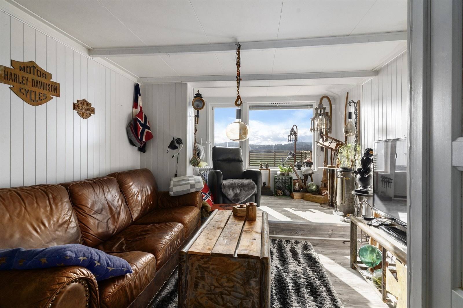 Den delen av annekset som er oppført på denne eiendommen inneholder entré/gang, stue, kjøkken, bad, vaskerom og soverom. Galleribilde