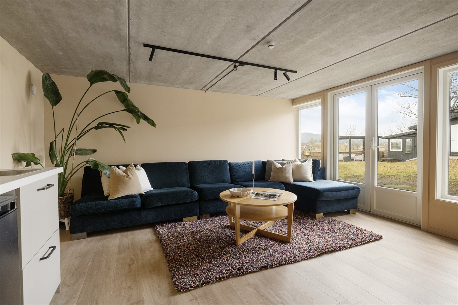 Det er etablert kjellerstue og diverse rom under veranda, uten at dette er søkt om. Galleribilde