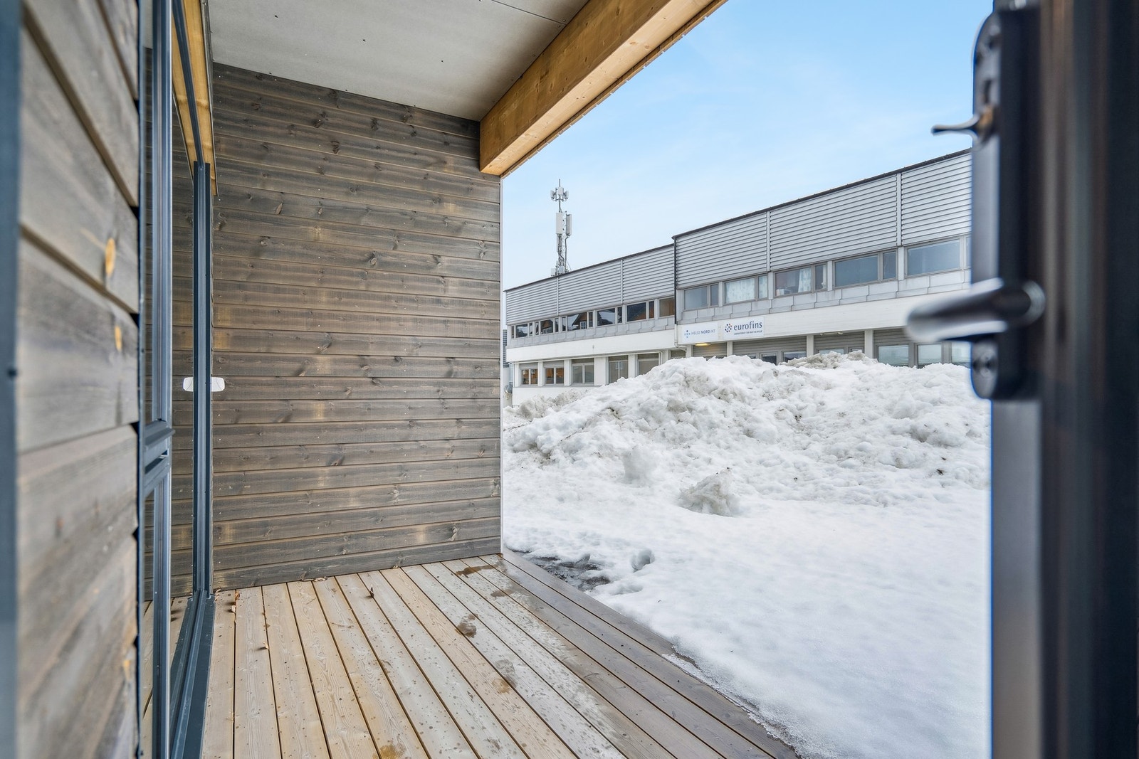 Praktisk overbygd veranda. Galleribilde