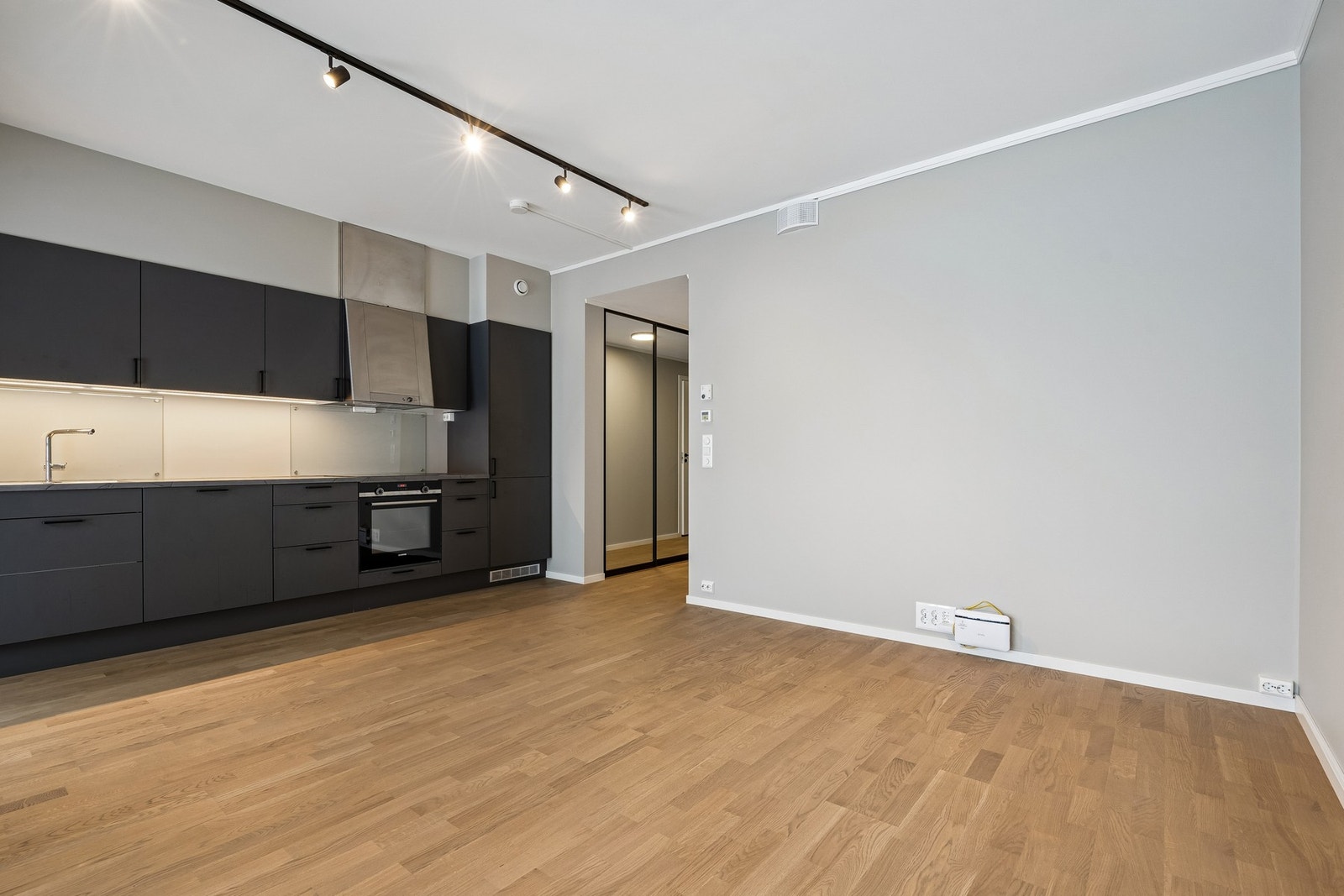 Oppholdsrommet er enkelt å møblere etter eget ønske og behov. Galleribilde