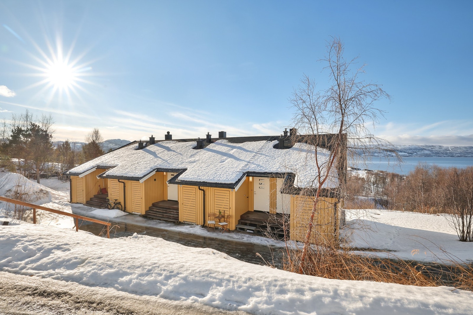 En innbydende & flott andelsleilighet med nydelig sjøutsikt. Galleribilde