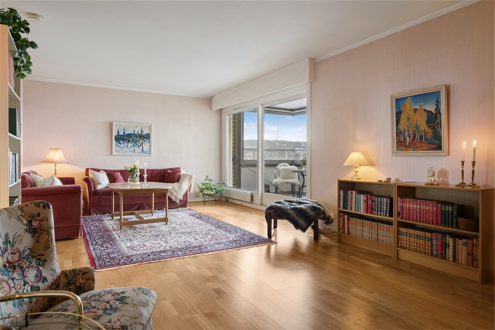 Romslig og praktisk stue på ca 28m². Galleribilde