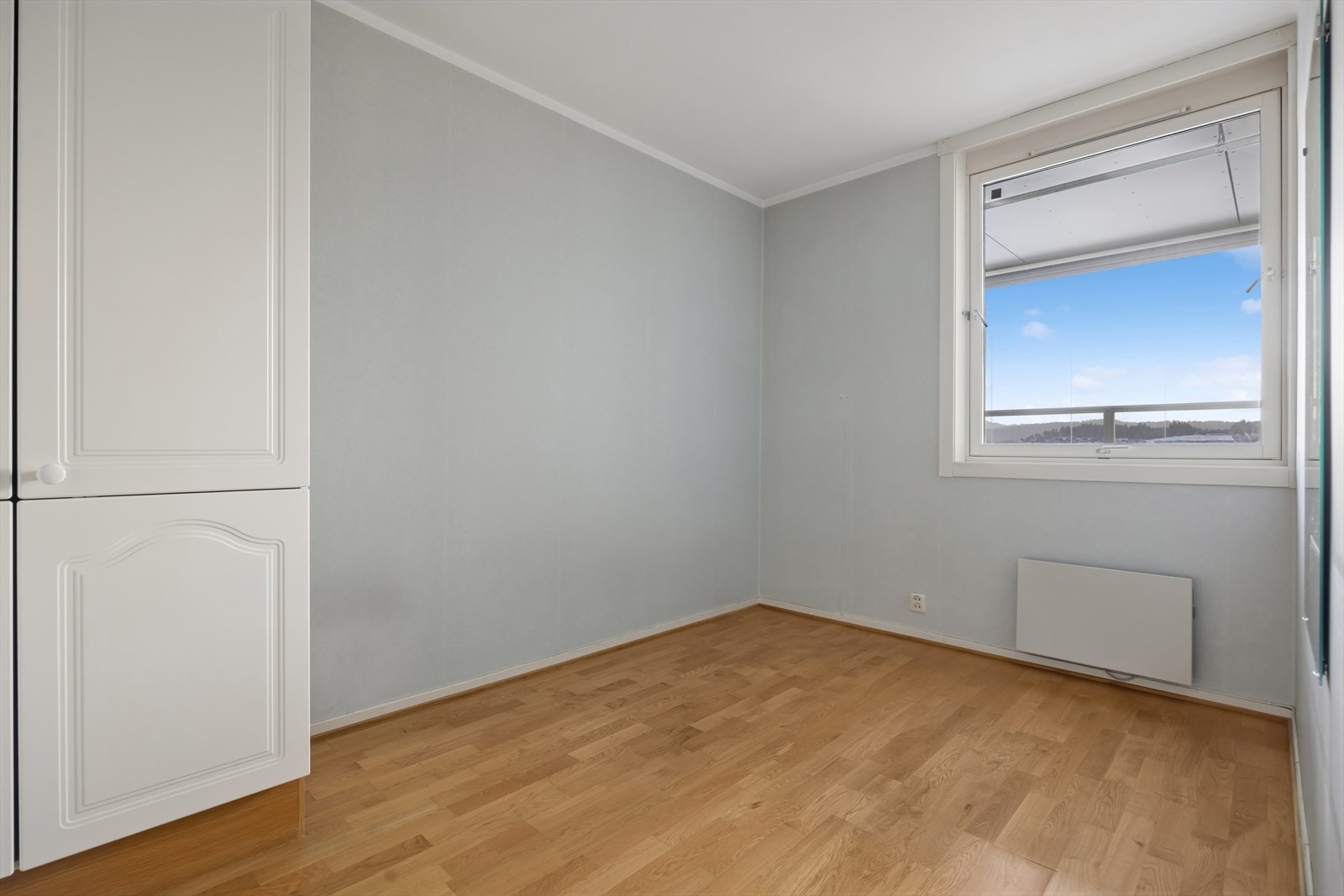 Dette er det nest største av de 3 soverommene og er utstyrt med garderobeskap. Galleribilde