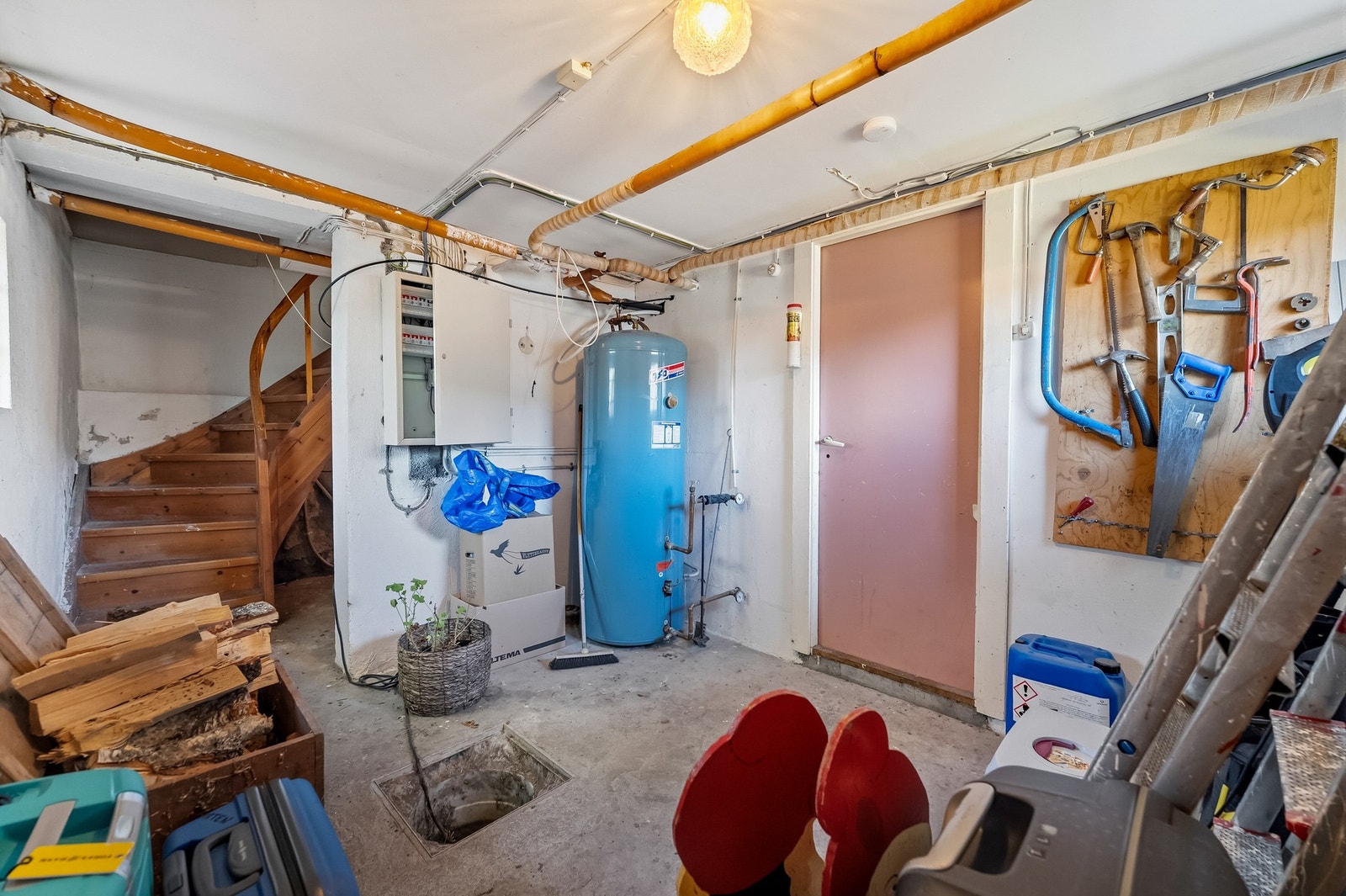 Flere praktiske lagringsrom i kjeller. Galleribilde