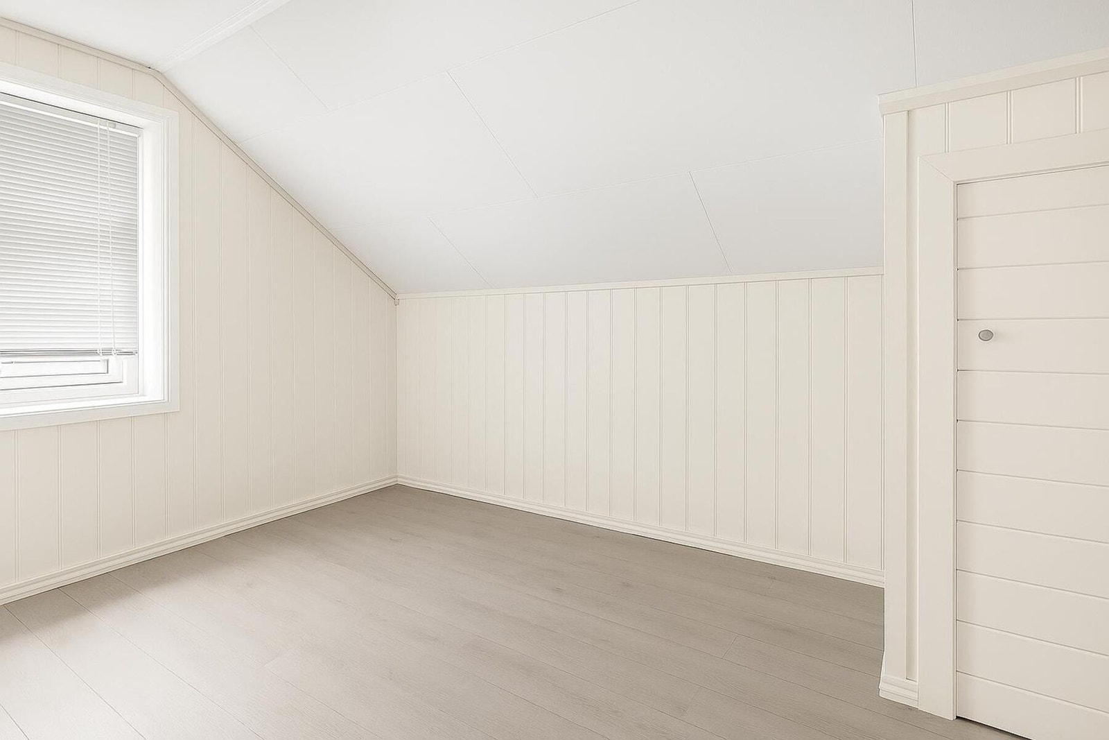Soverom 3 (Møbler er fjernet ved bruk av KI) Galleribilde