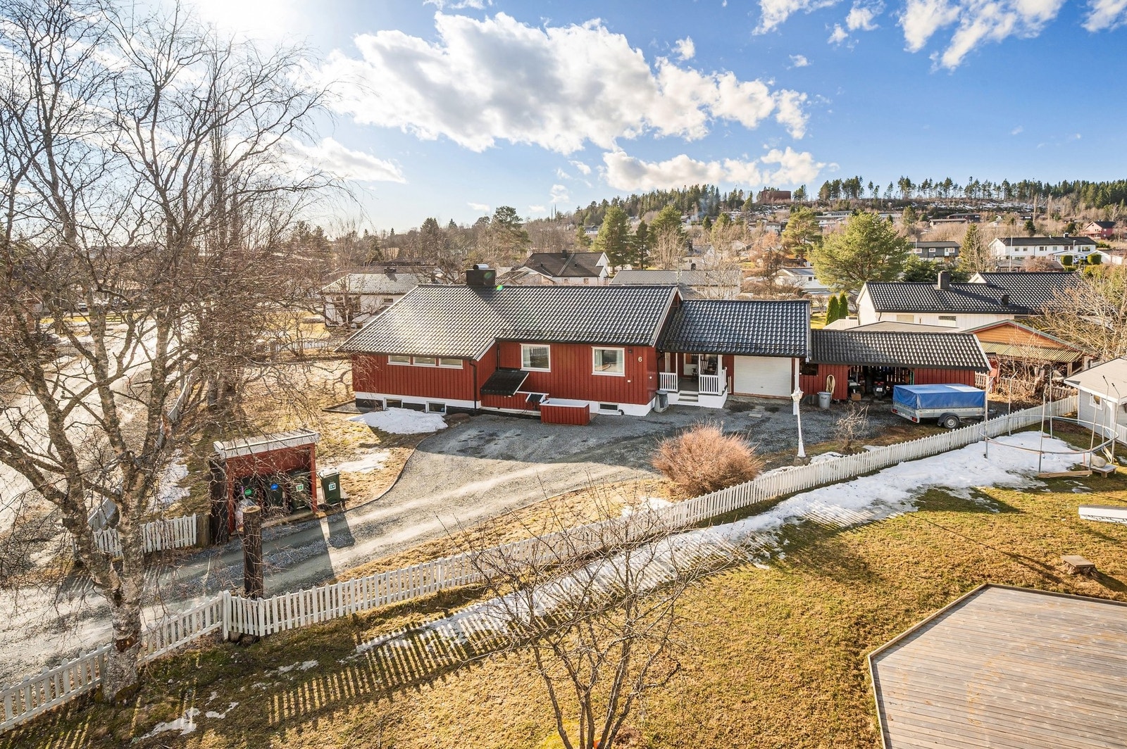 Enebolig med garasje, beliggende i en rolig og attraktiv gate på finnmyra. Galleribilde