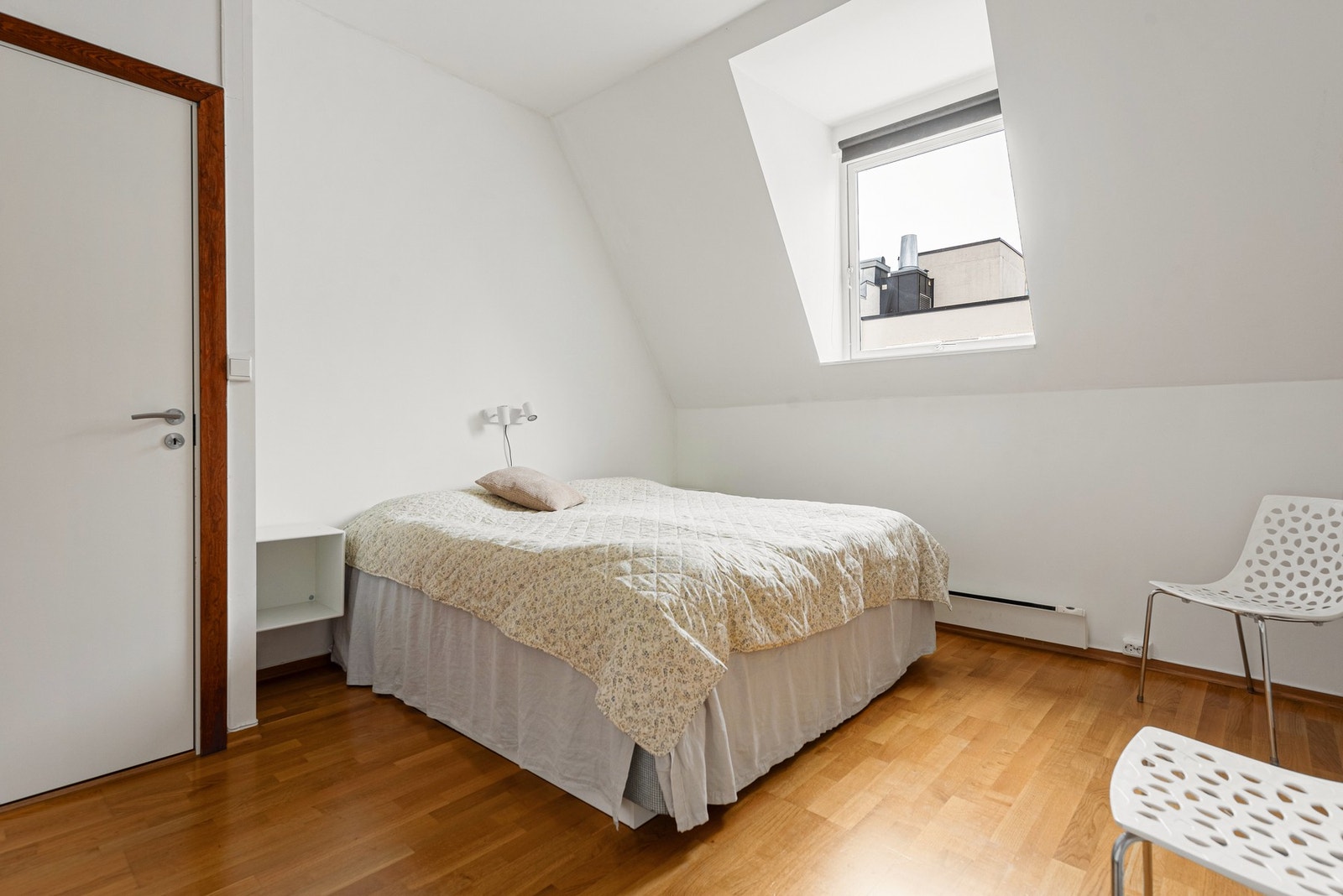 Alle 3 soverommene er rommelige og det er godt med garderobeplass Galleribilde