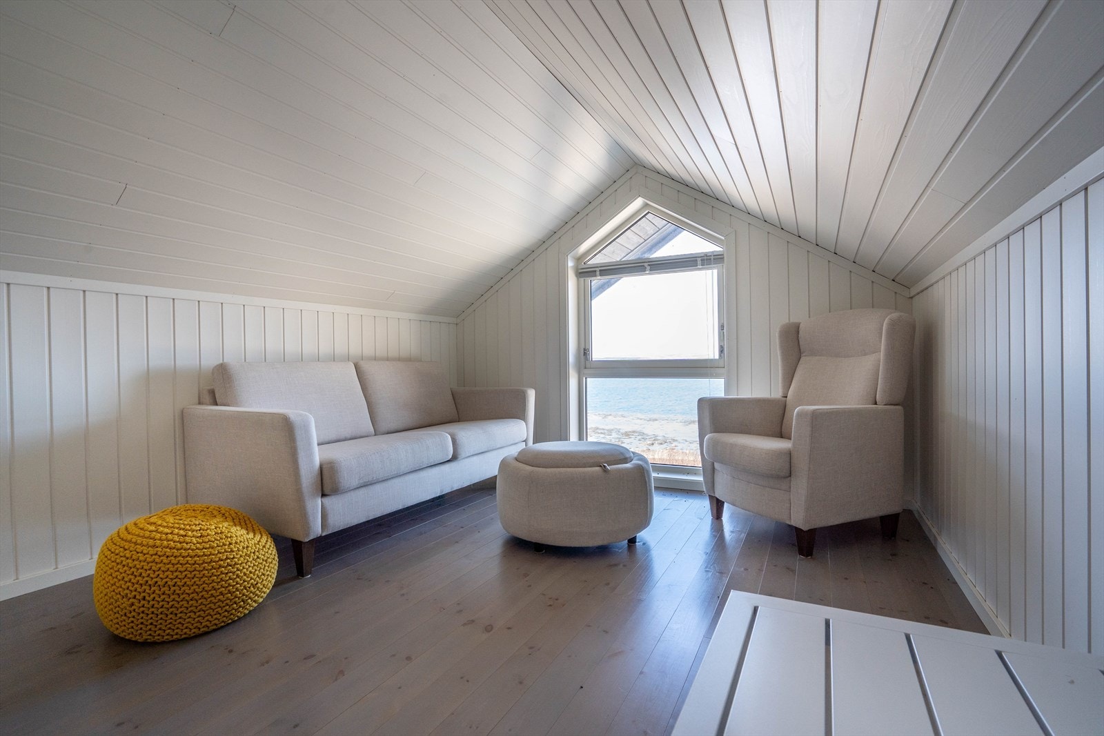 Loftstuen med god utsikt mot fjorden Galleribilde