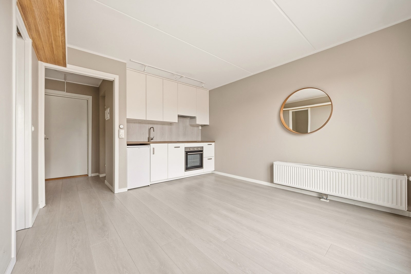 Lys og flott stue som er oppgradert i 2020 med nytt gulv Galleribilde