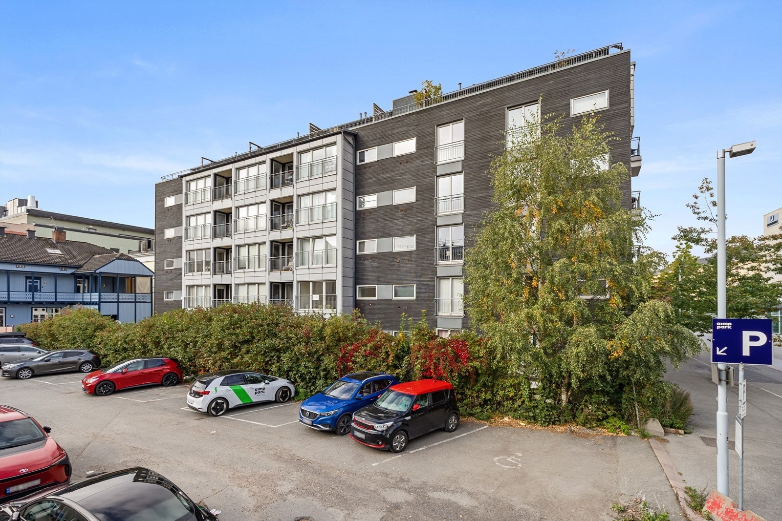 Leiligheten er beliggende i byggets 4. etasje med adkomst via heis Galleribilde